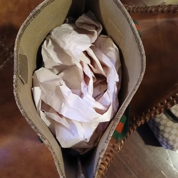 VINTAGE GUCCI PLUS TOTE - Picture 8 of 9